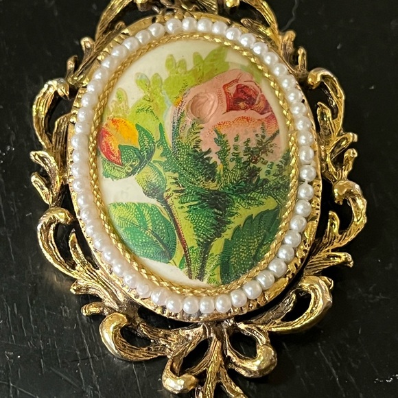 Vintage 1970 Signed Egg Shell With Transfer-ware Roses Brooch Pendant - Picture 2 of 8